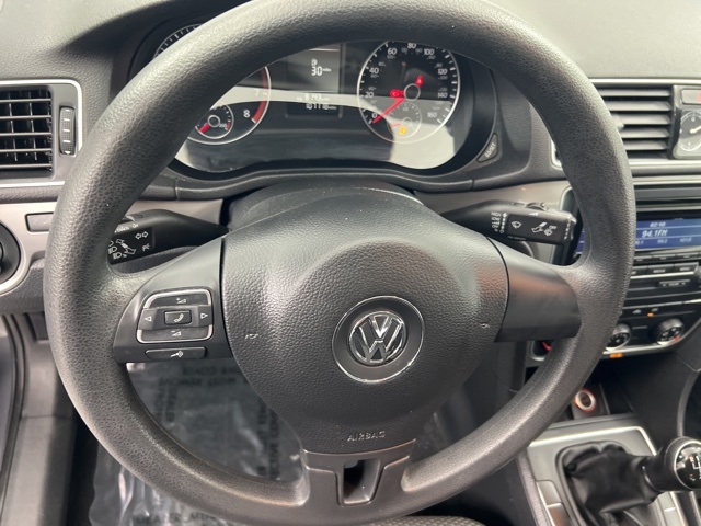 2015 Volkswagen Passat S photo 14
