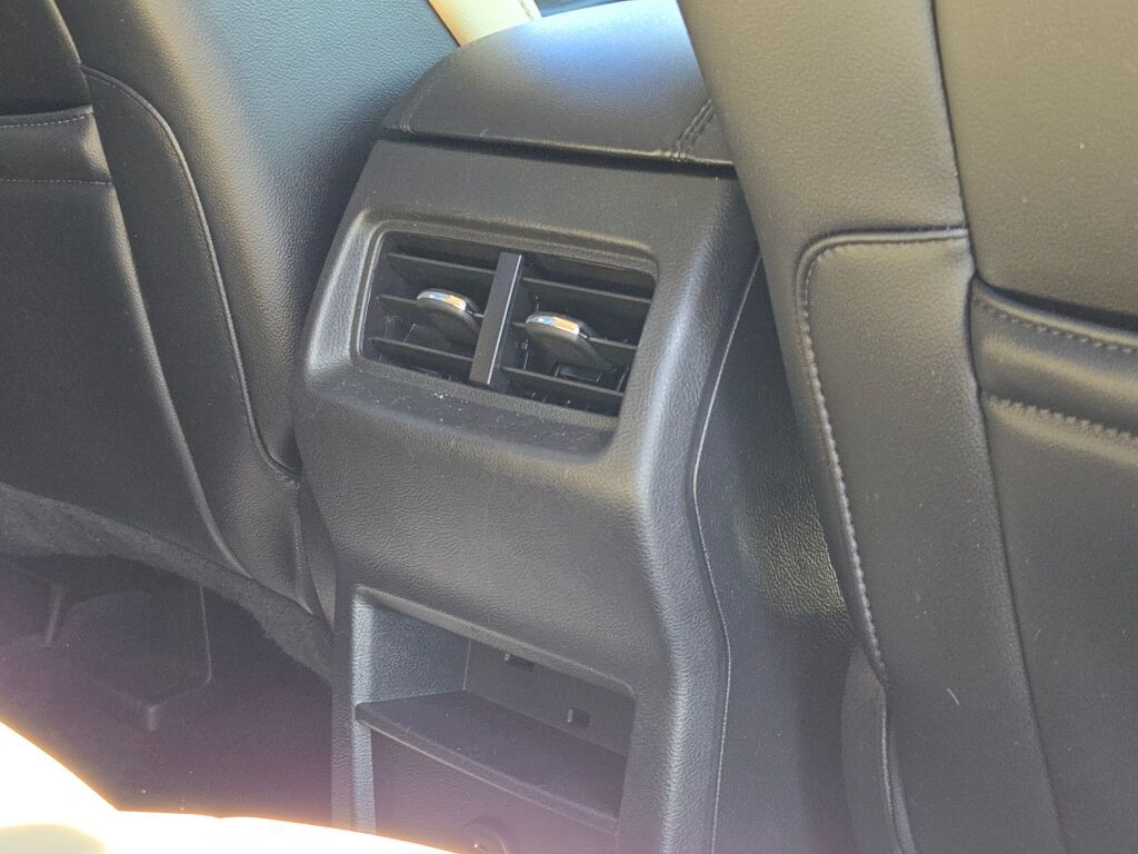 2022 Ford Edge SEL photo 9