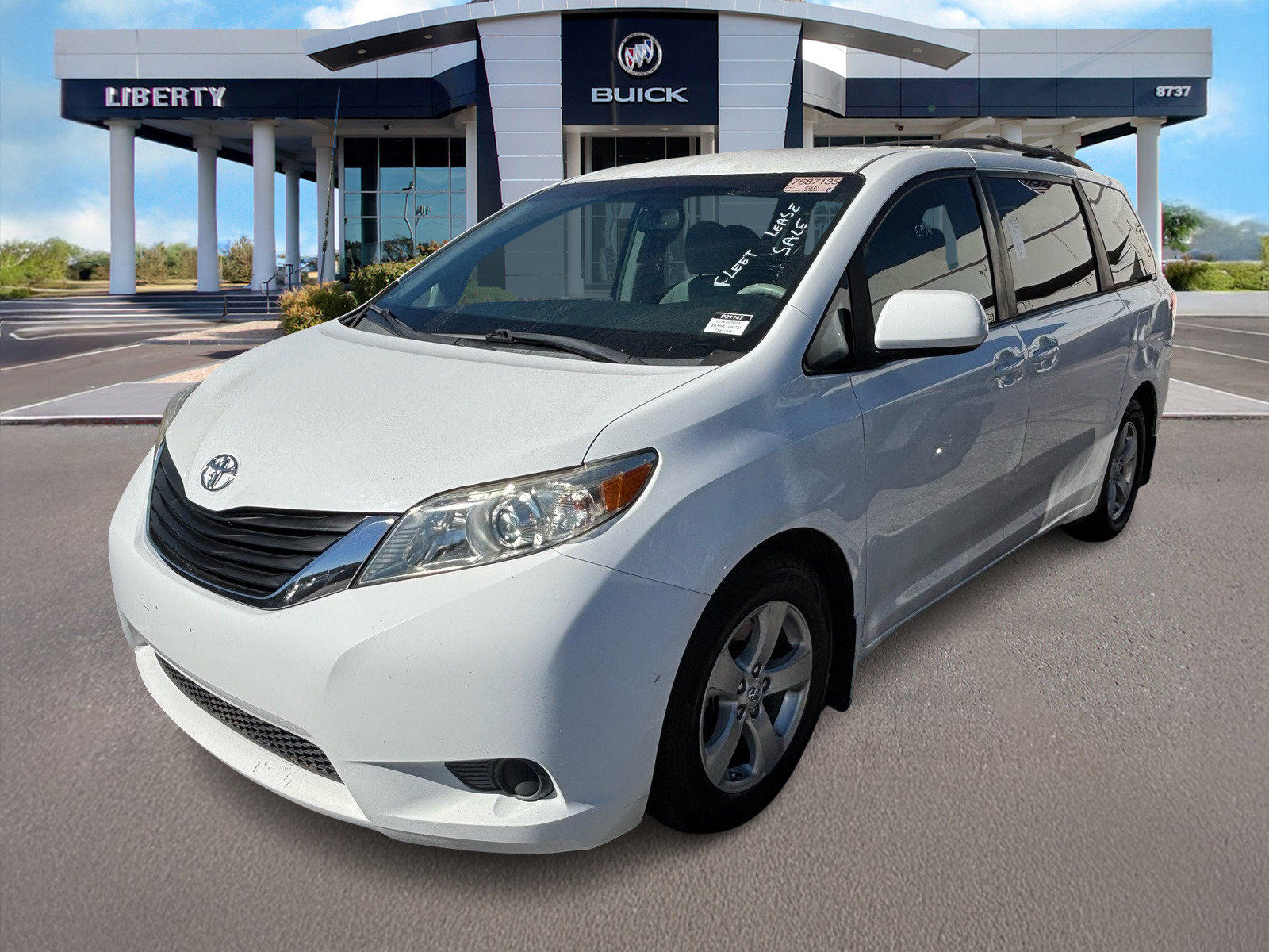 2014 Toyota Sienna LE photo 4