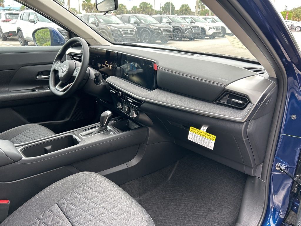 2025 Nissan Kicks SV photo 32