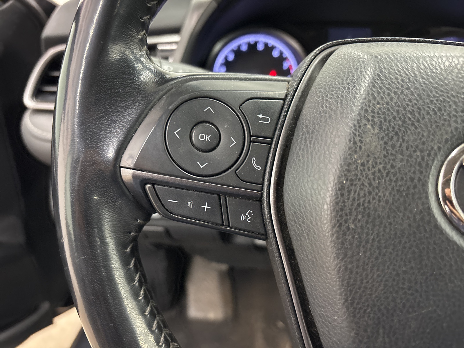 2022 Toyota Camry SE photo 9