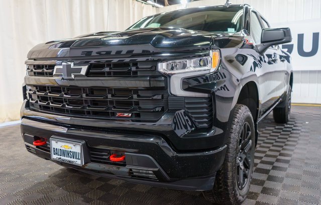 2024 Chevrolet Silverado 1500 LT Trail Boss photo 2