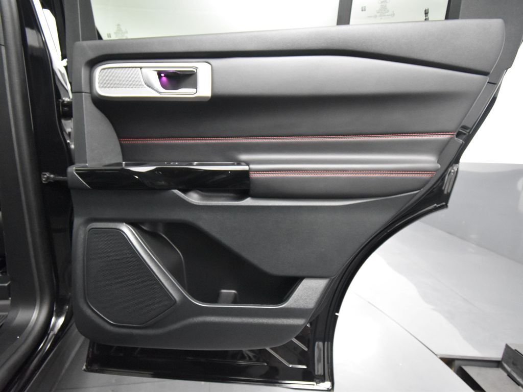 2024 Ford Explorer ST-Line photo 37