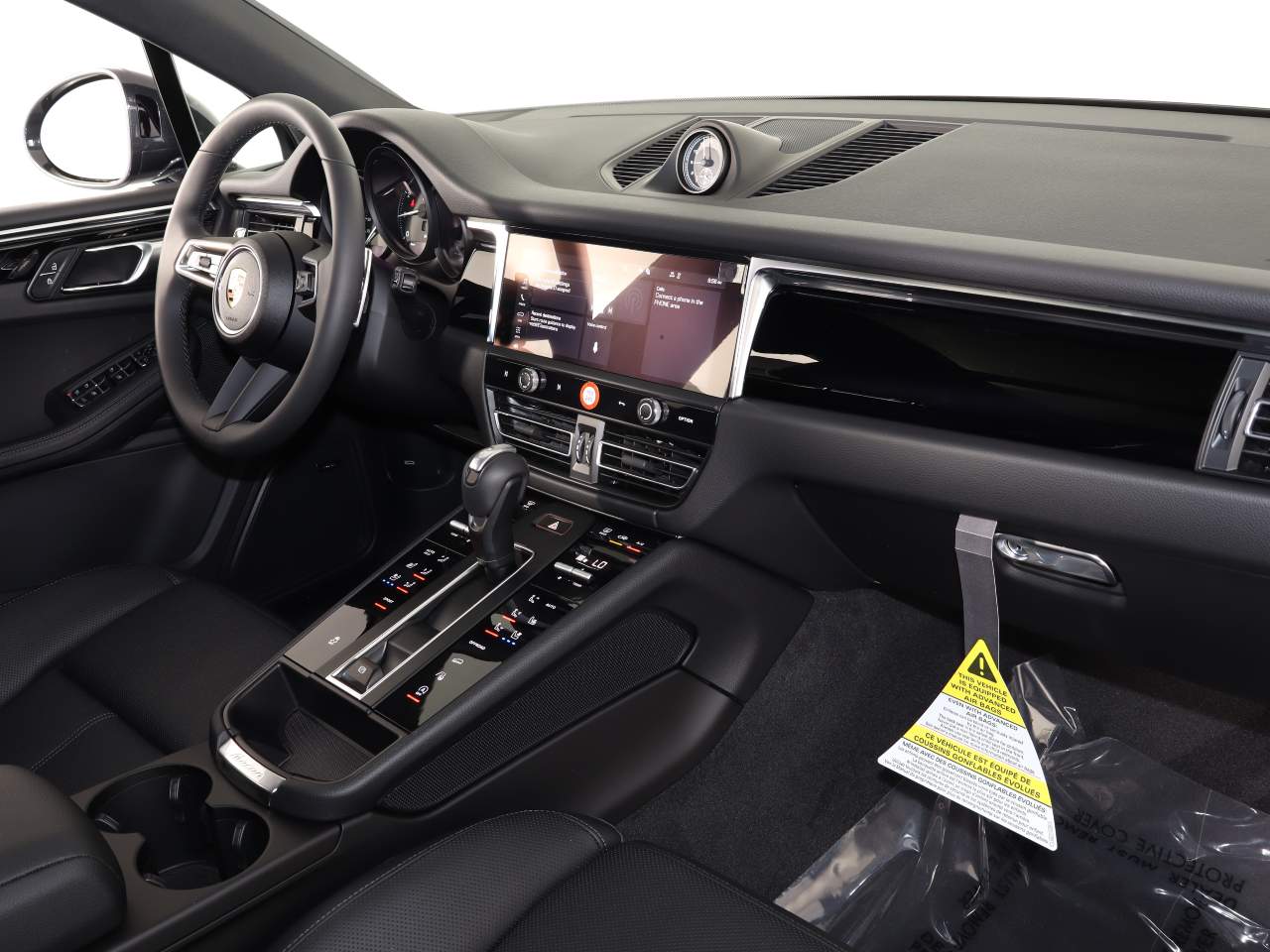 2025 Porsche Macan photo 3