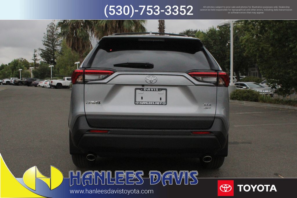 2025 Toyota RAV4 XLE photo 8