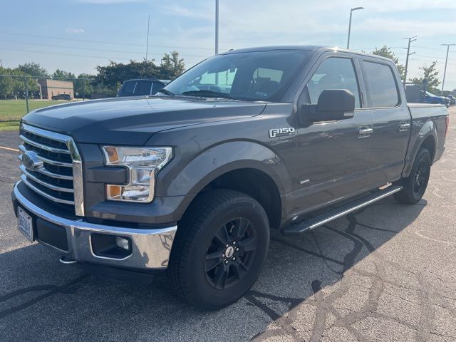 2015 Ford F-150 XLT photo 2
