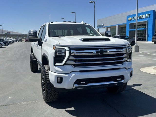 2025 Chevrolet Silverado 3500HD High Country photo 2