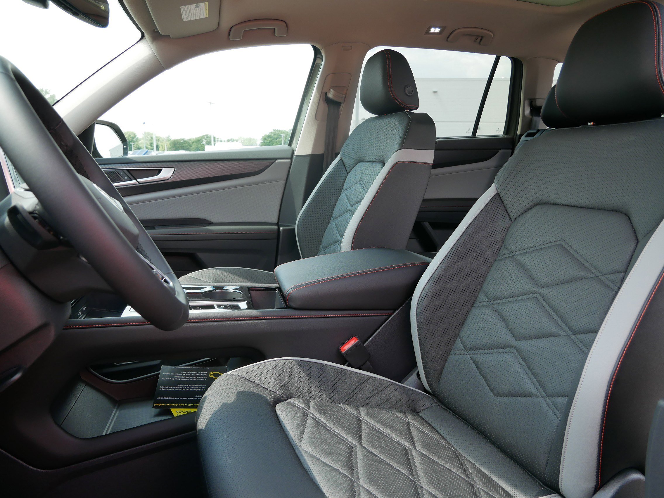 2025 Volkswagen Atlas Peak Edition SE photo 3