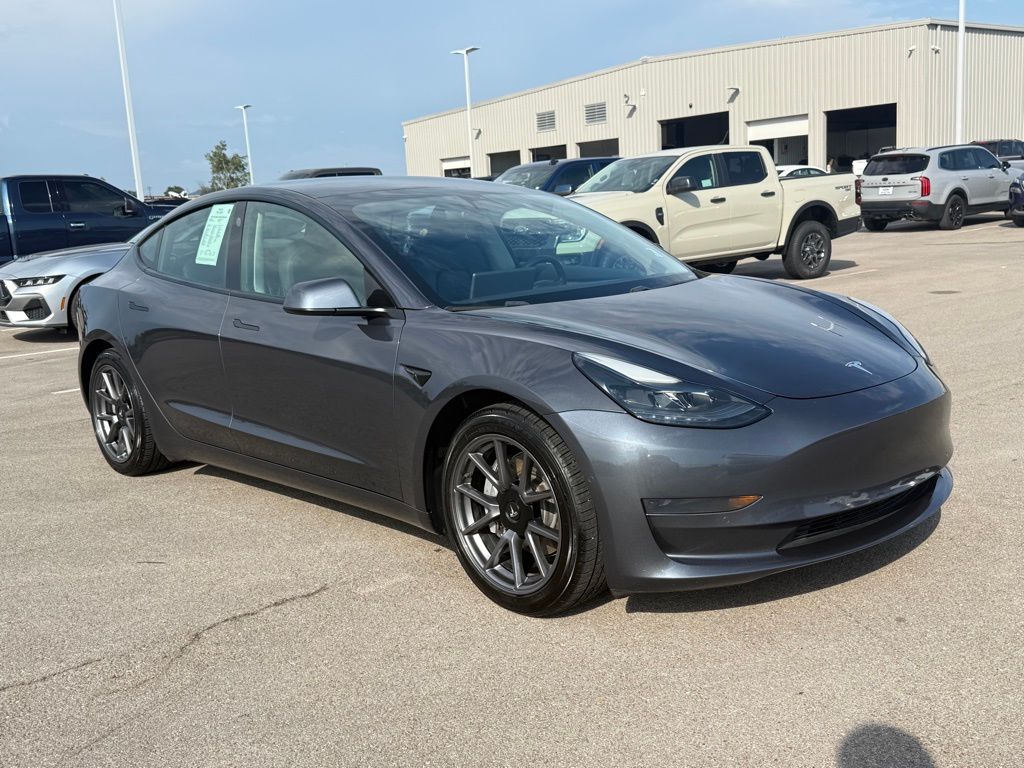 2021 Tesla Model 3 Standard Range Plus photo 2