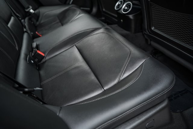2019 Alfa Romeo Giulia Base photo 28