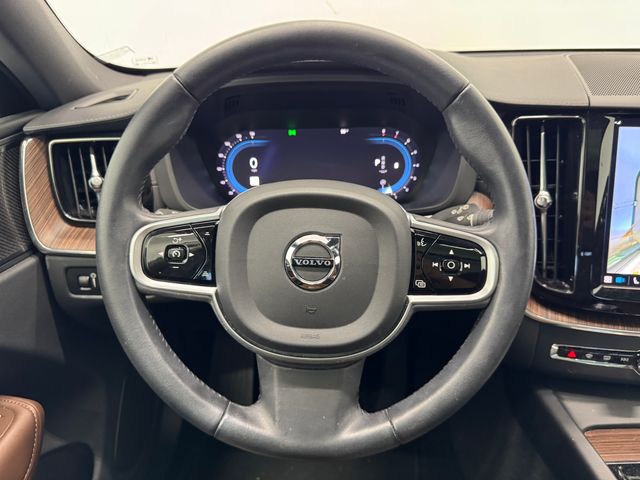 2022 Volvo XC60 B5 Inscription photo 24