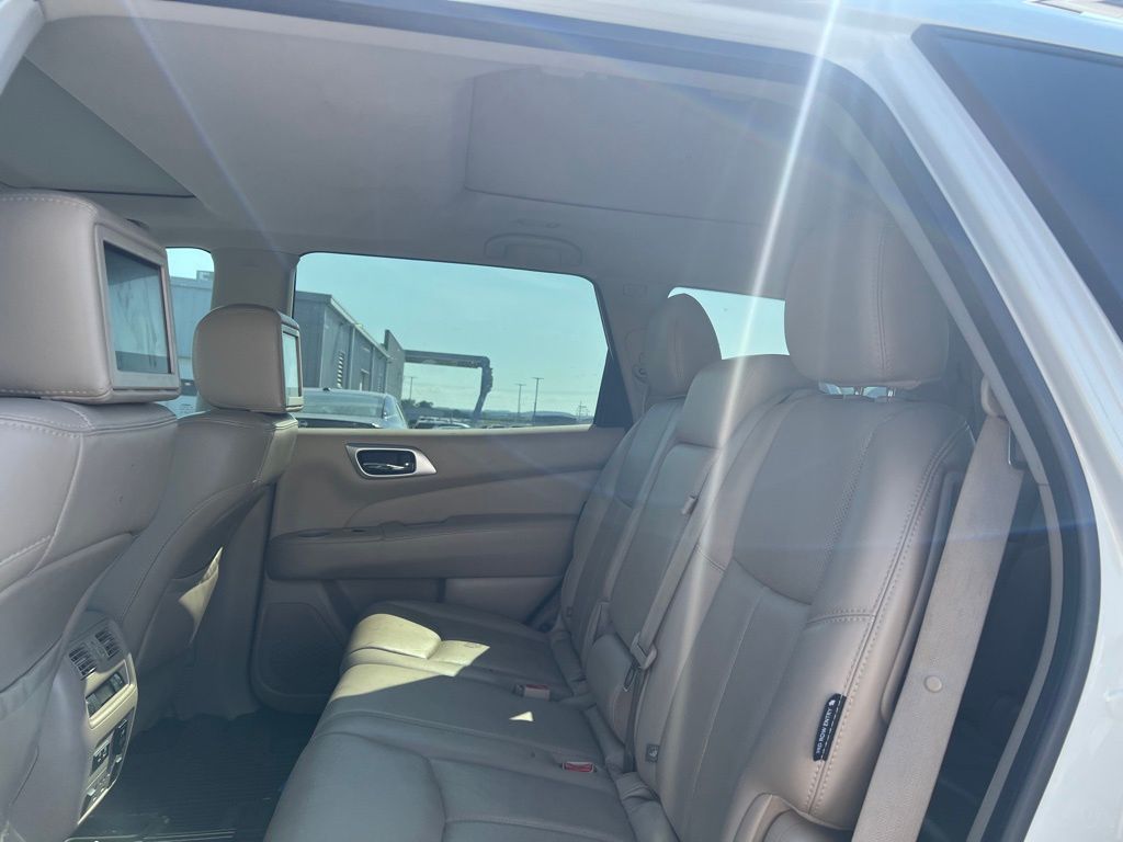 2019 Nissan Pathfinder Platinum photo 12