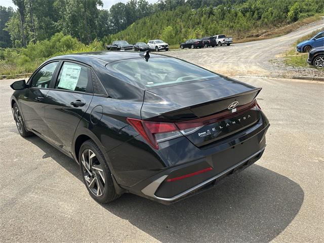 2025 Hyundai Elantra SEL Sport photo 3