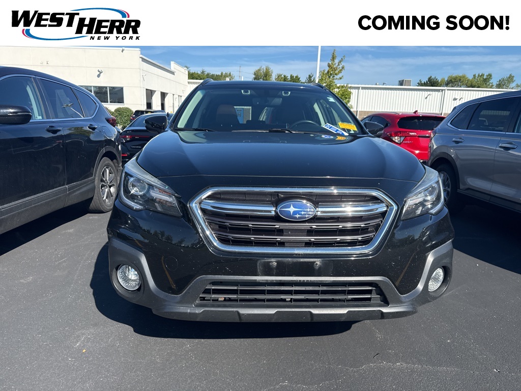 2018 Subaru Outback 3.6R Touring photo 2