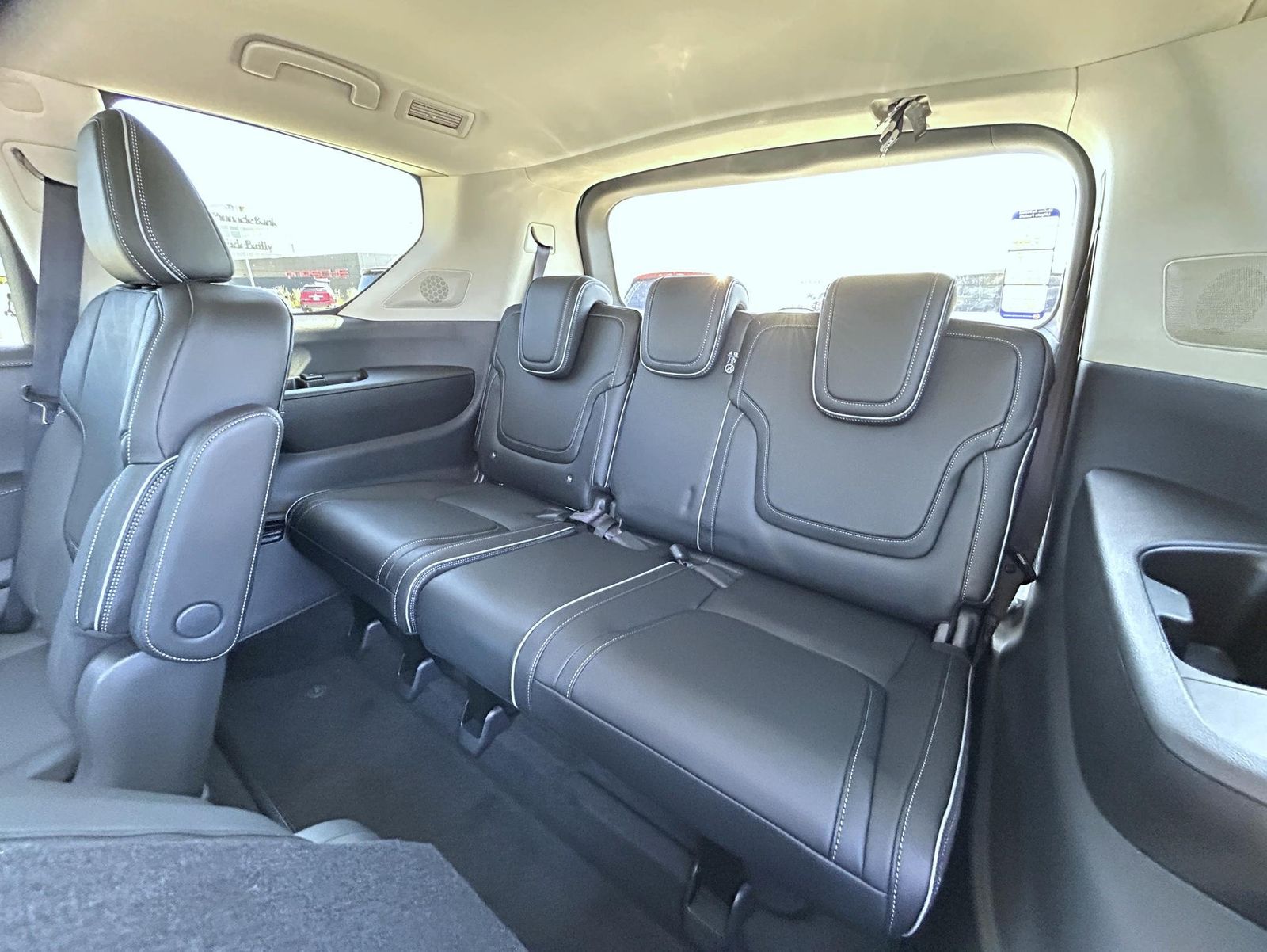 2026 Infiniti QX80 Luxe photo 12