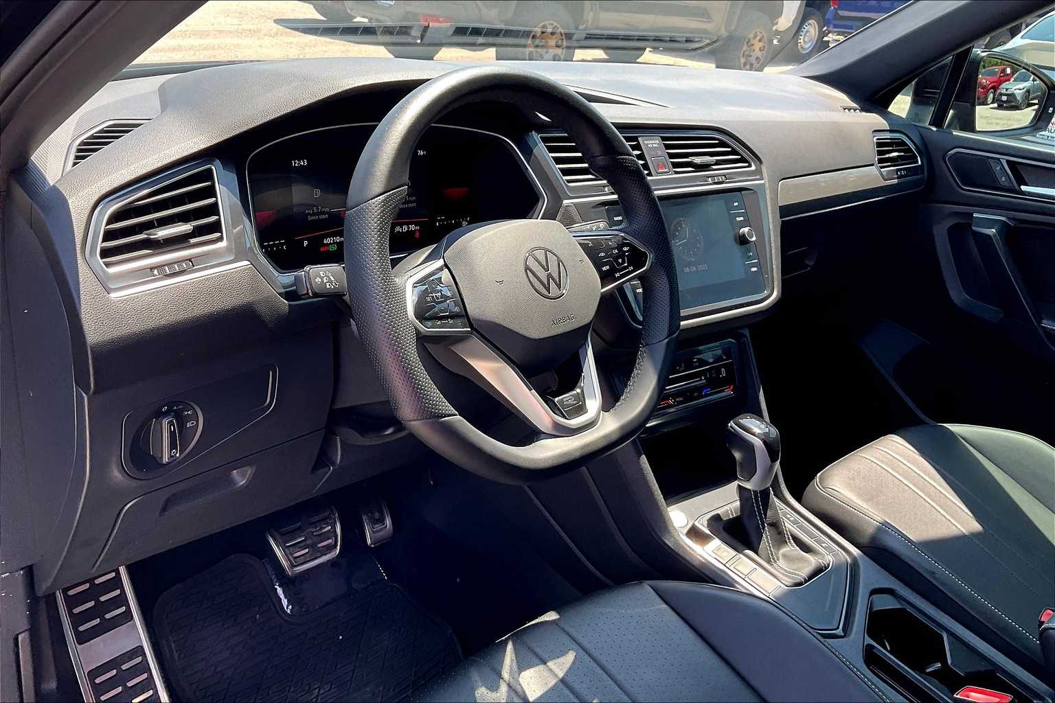 2024 Volkswagen Tiguan SE R-Line Black photo 14