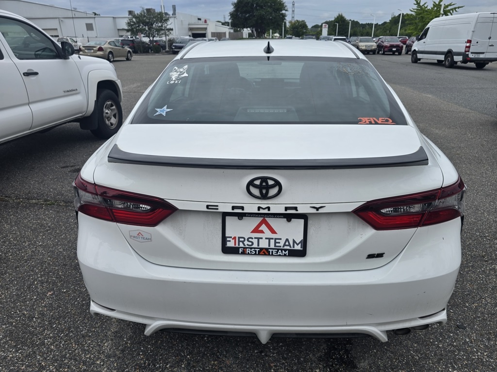2022 Toyota Camry SE photo 6