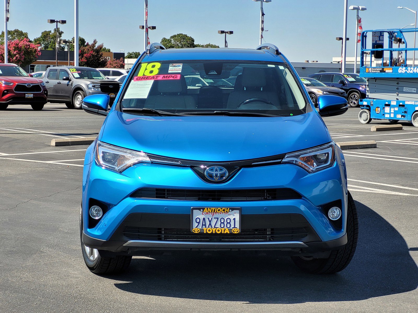 2018 Toyota RAV4 Hybrid Limited photo 2