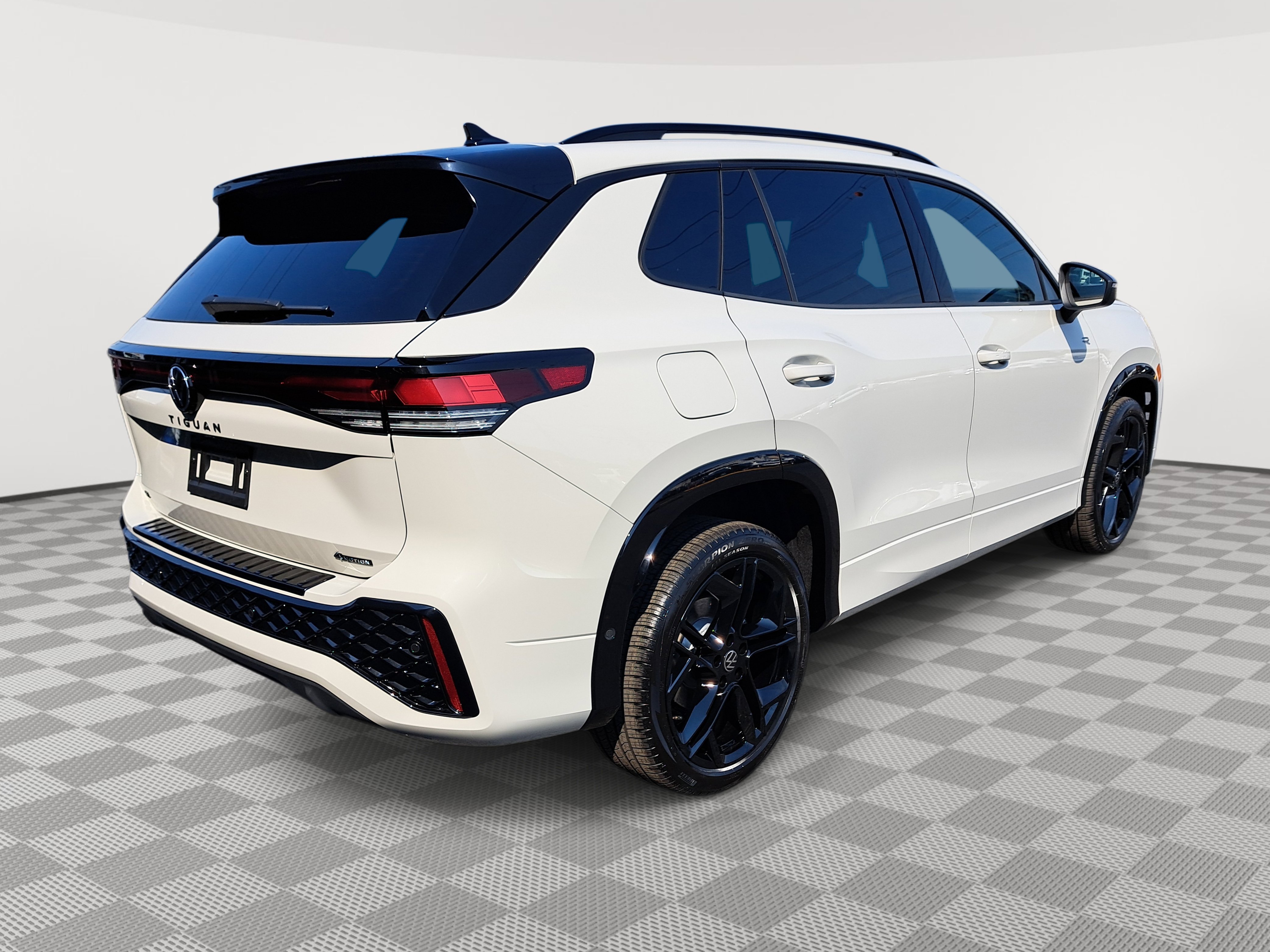 2025 Volkswagen Tiguan SE R-Line Black photo 2