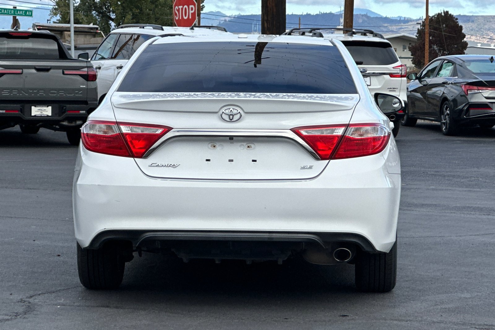 2017 Toyota Camry SE photo 3