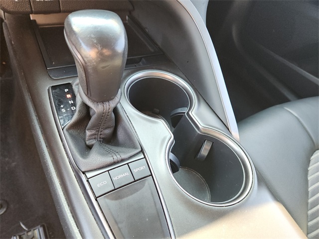 2022 Toyota Camry SE photo 22
