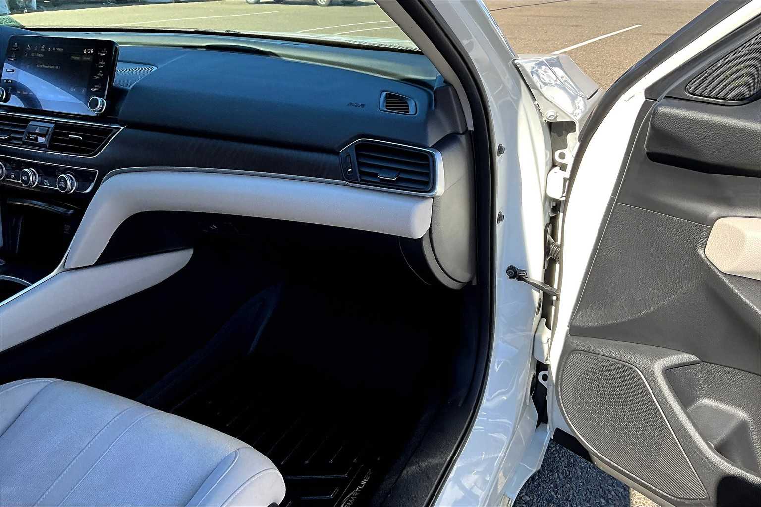2018 Honda Accord EX 1.5T photo 18
