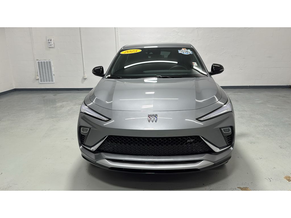 2025 Buick Envista ST photo 2
