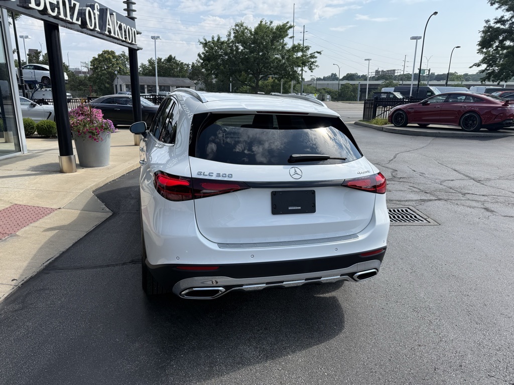2025 Mercedes Benz GLC 300 4MATIC photo 2