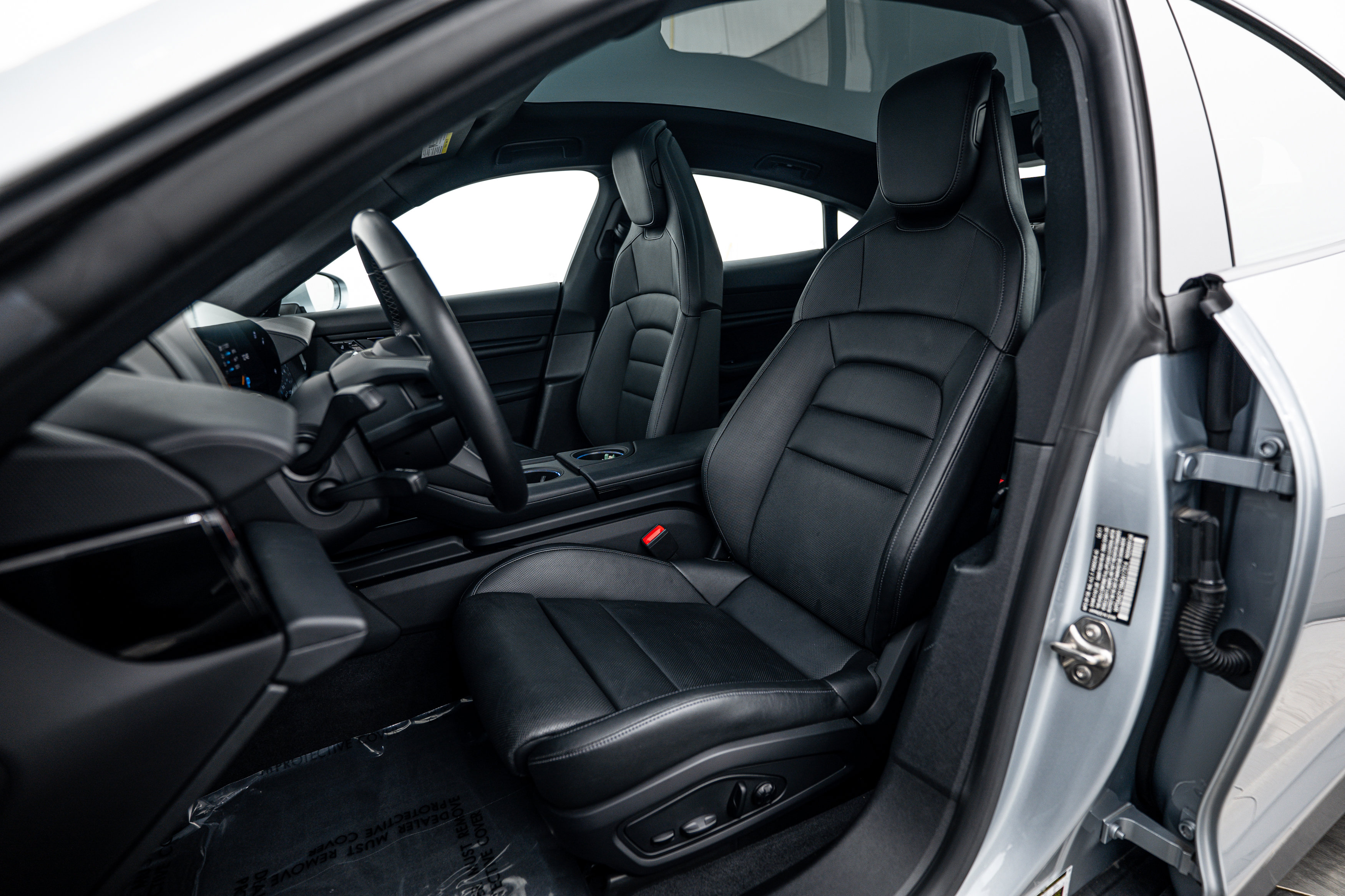 2021 Porsche Taycan photo 2