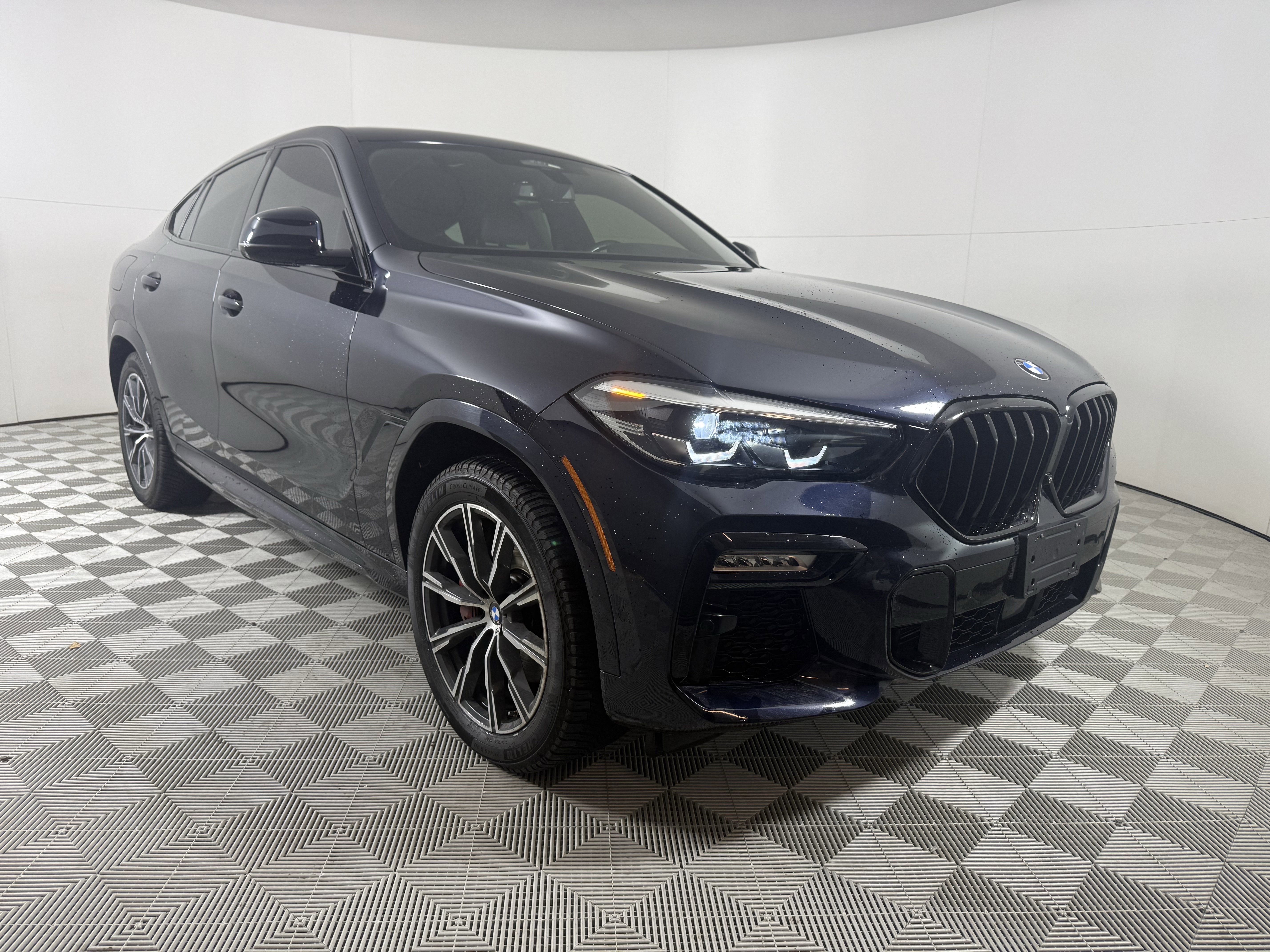 2021 BMW X6 40i's photo