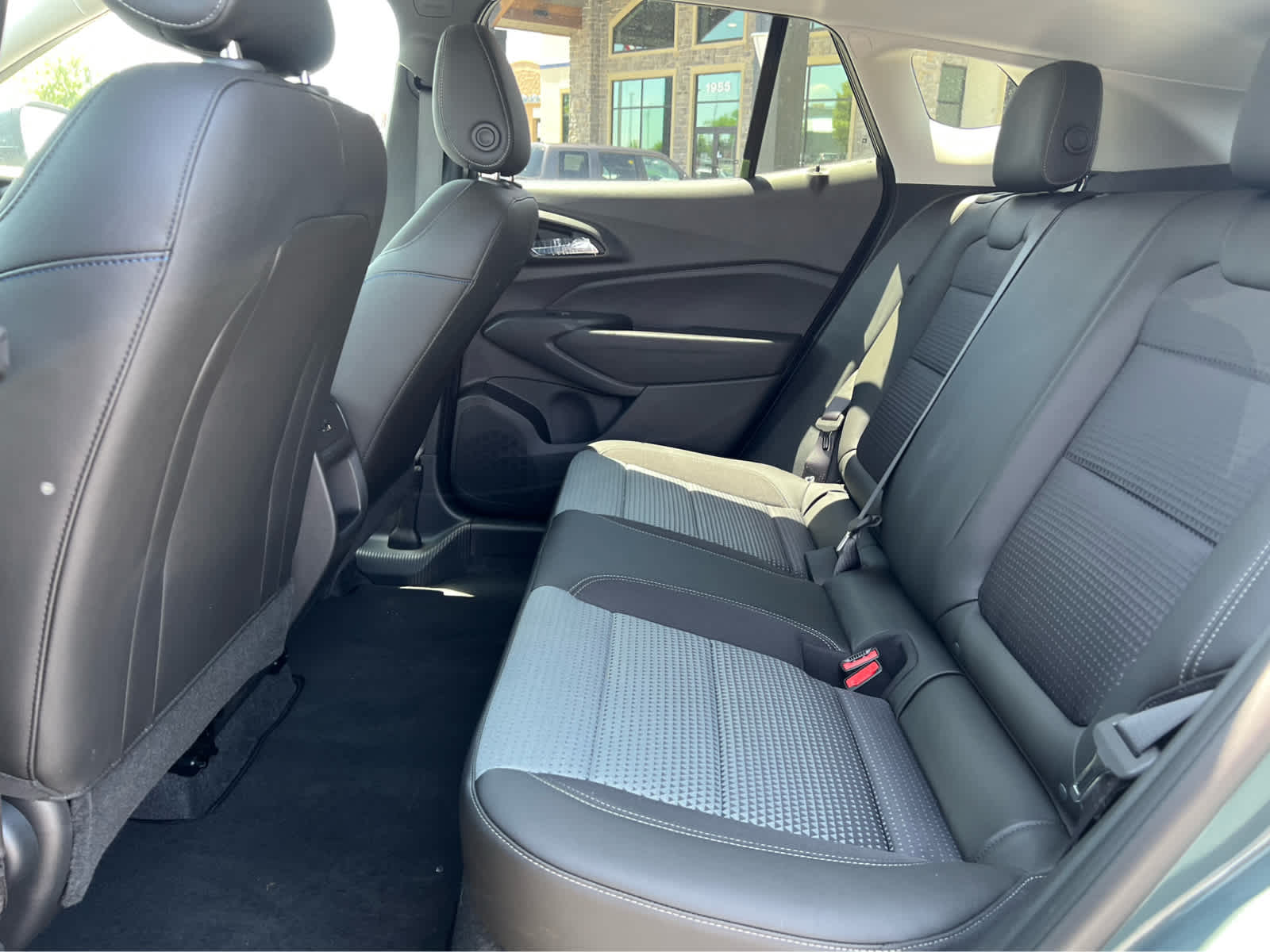 2025 Chevrolet Trax LT photo 27