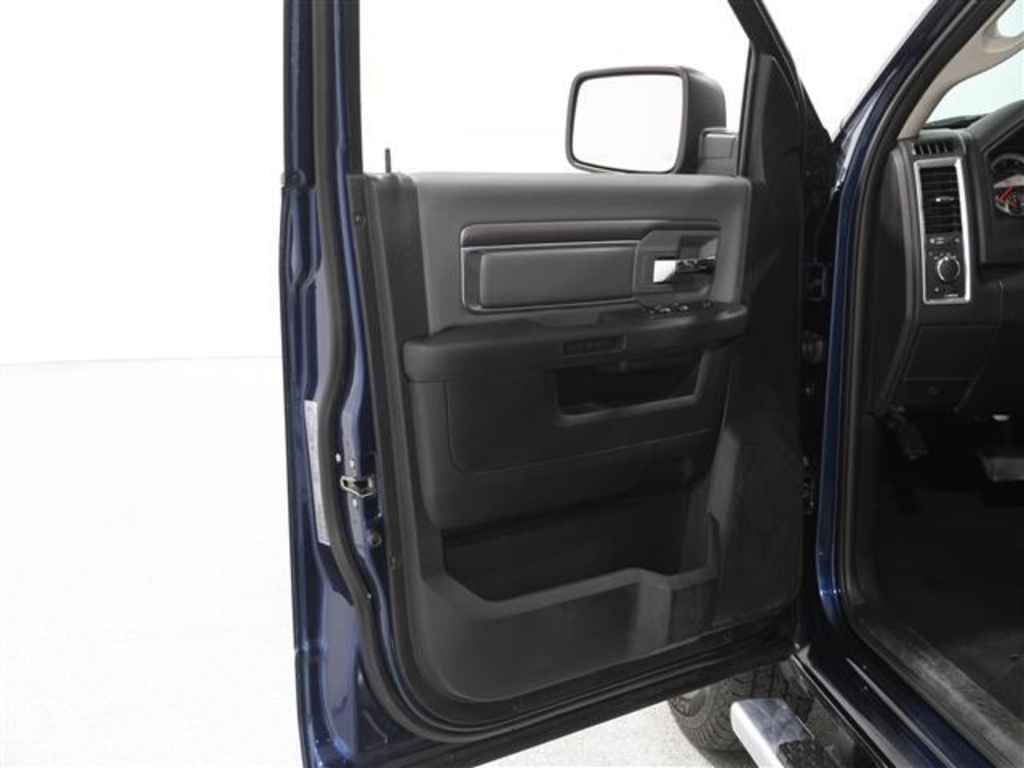 2021 Ram 1500 Classic SLT photo 4