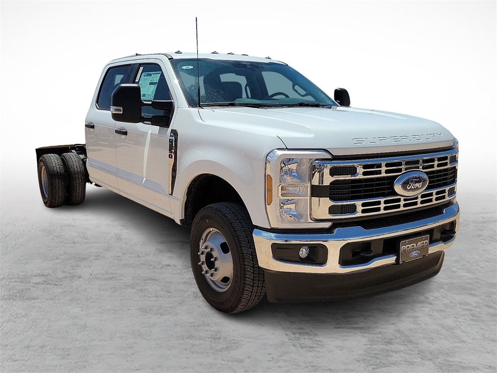 2025 Ford F-350 Super Duty Chassis Cab XL's photo