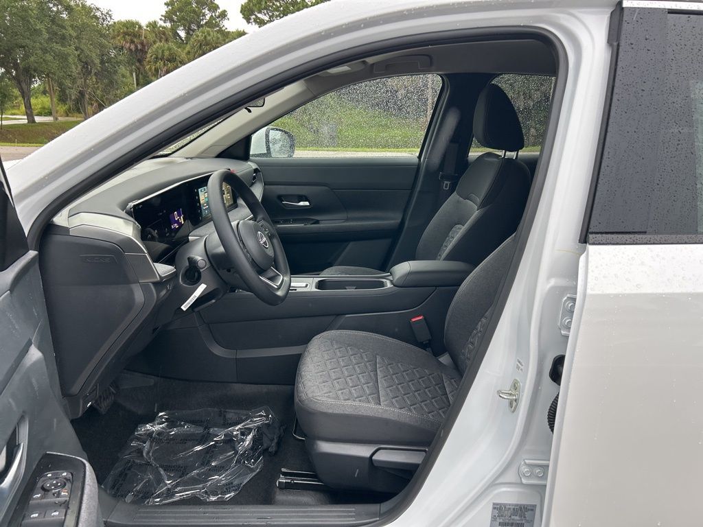 2025 Nissan Kicks SV photo 7