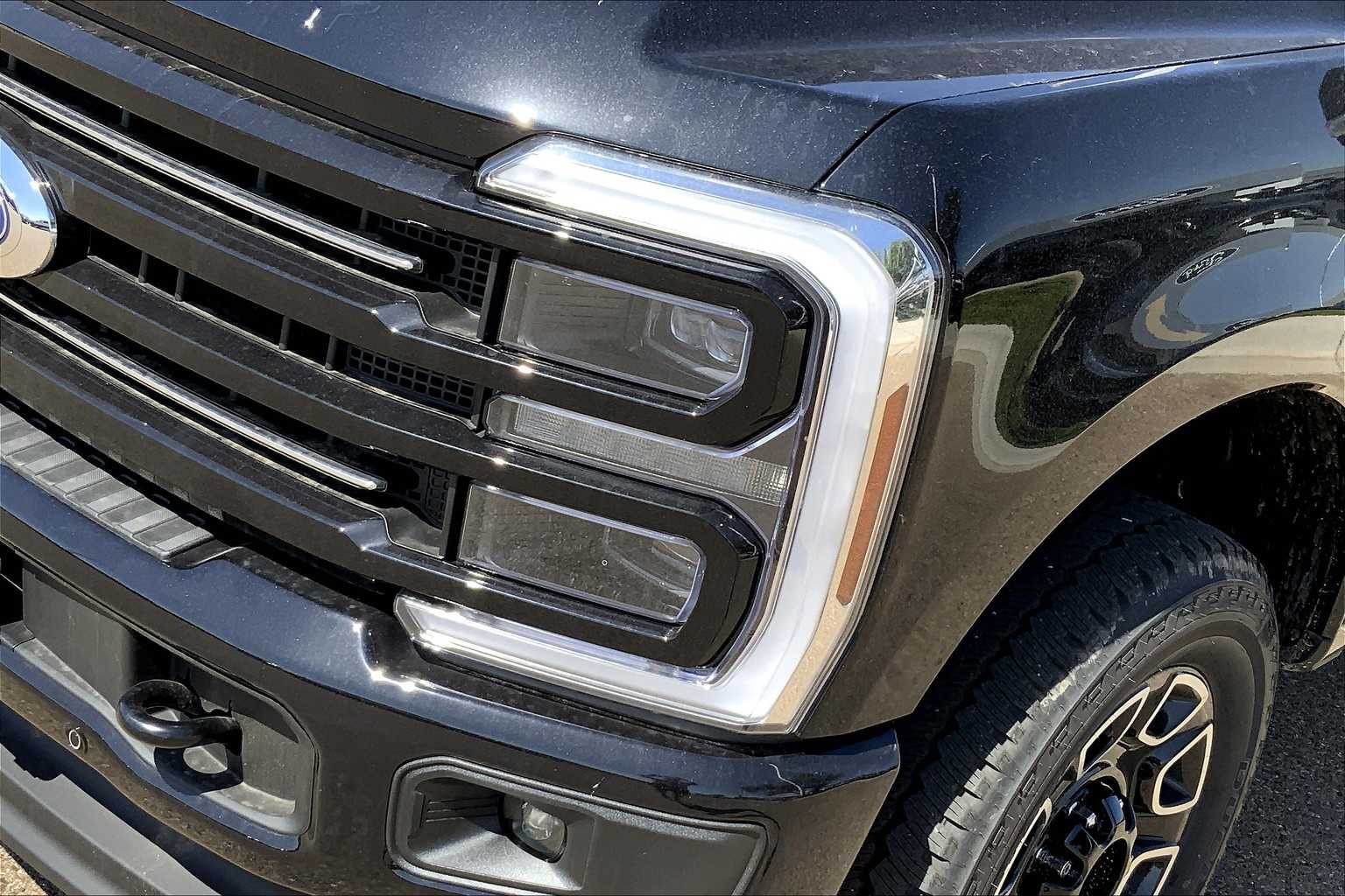 2025 Ford F-350 Platinum photo 13