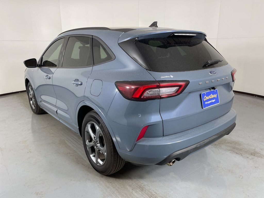 2023 Ford Escape ST-Line photo 7