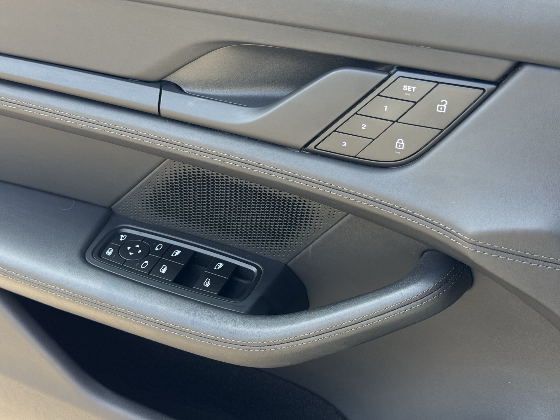 2023 Porsche Taycan Cross Turismo 4S photo 26