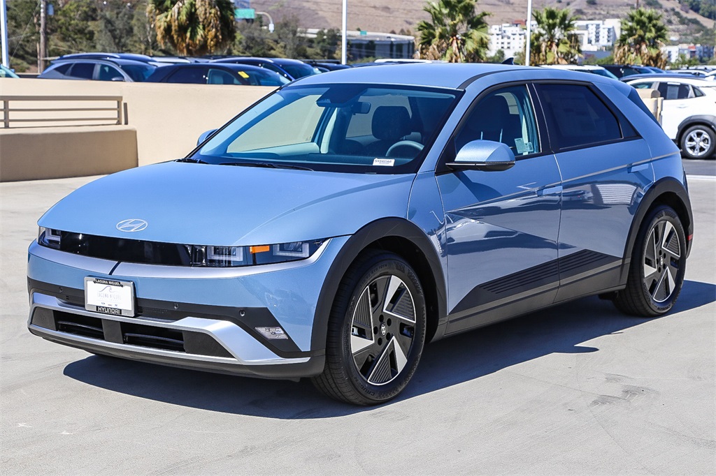 2025 Hyundai Ioniq 5 SE Standard Range photo 2