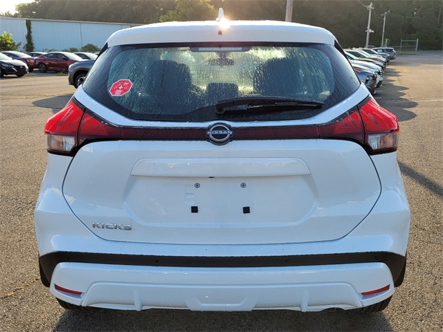 2025 Nissan Kicks Play S photo 4