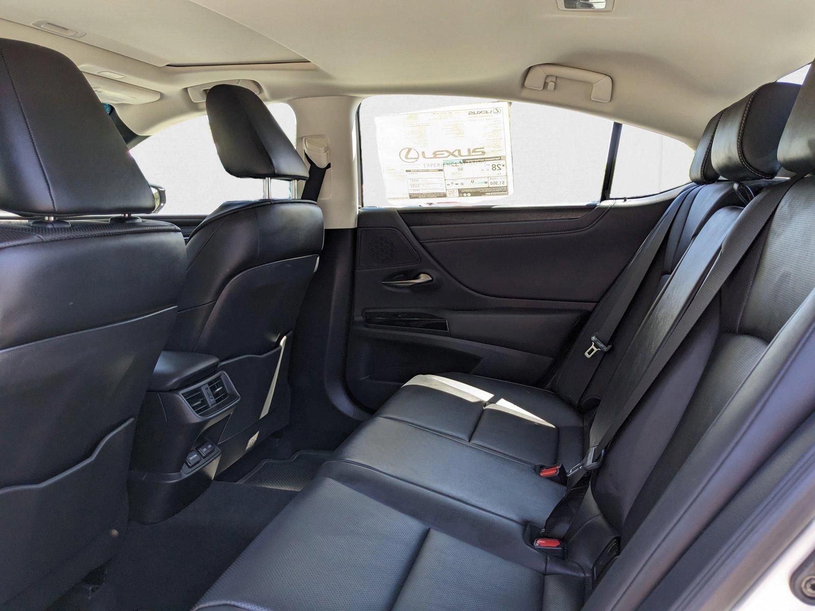 2024 Lexus ES 250 photo 15