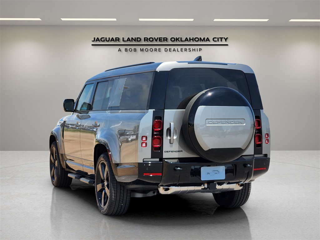 2025 Land Rover Defender X-Dynamic SE photo 4