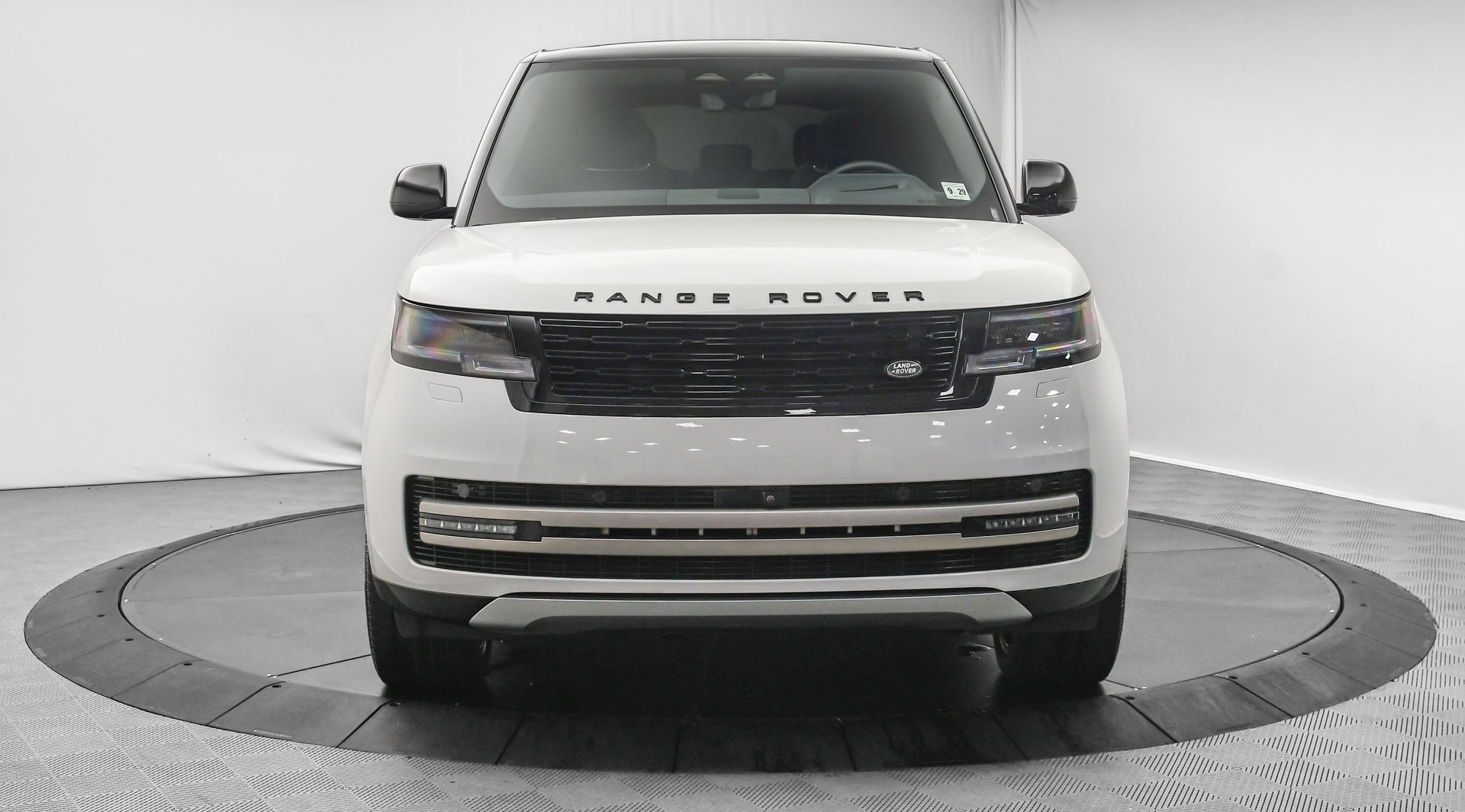 2025 Land Rover Range Rover SE photo 2