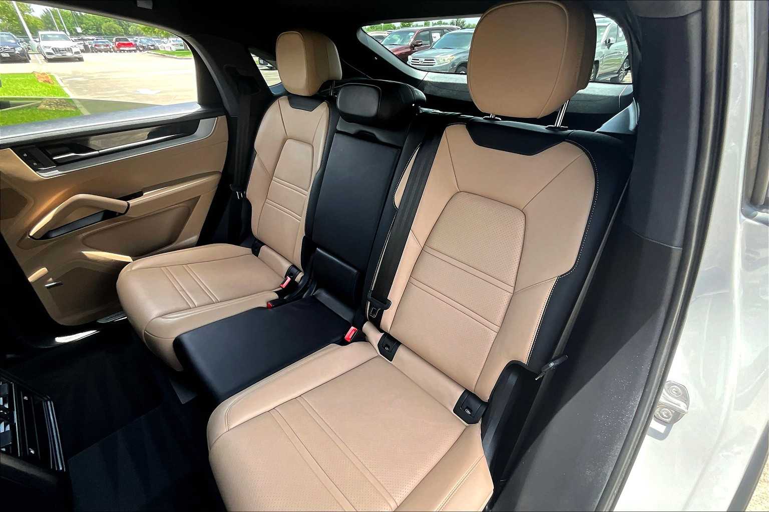 2024 Porsche Cayenne Coupe photo 34