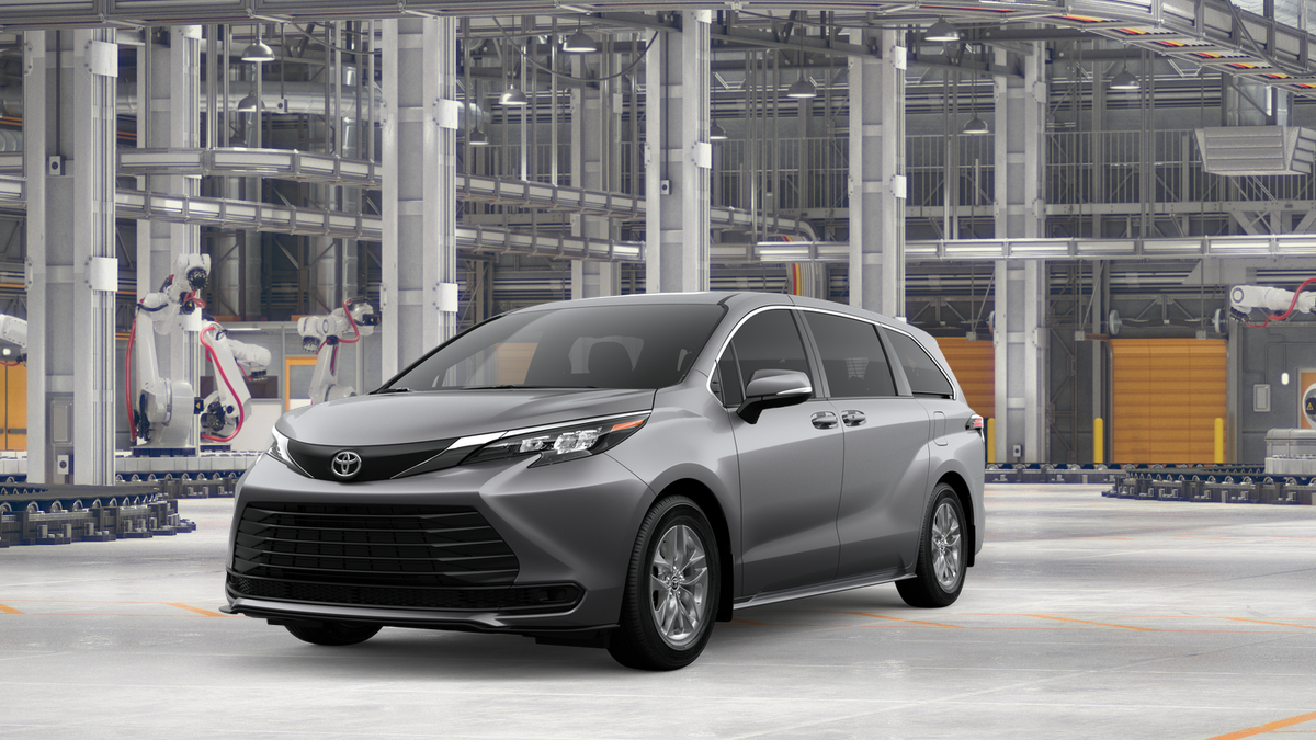 2026 Toyota Sienna LE's photo