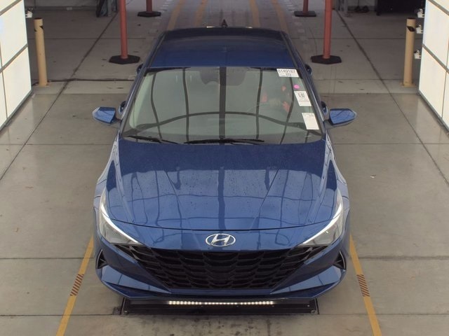 2022 Hyundai Elantra SEL Convenience photo 3
