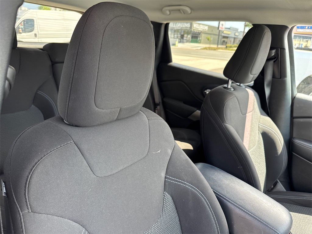 2021 Jeep Cherokee Latitude photo 5