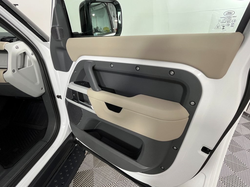 2024 Land Rover Defender 110 S photo 20