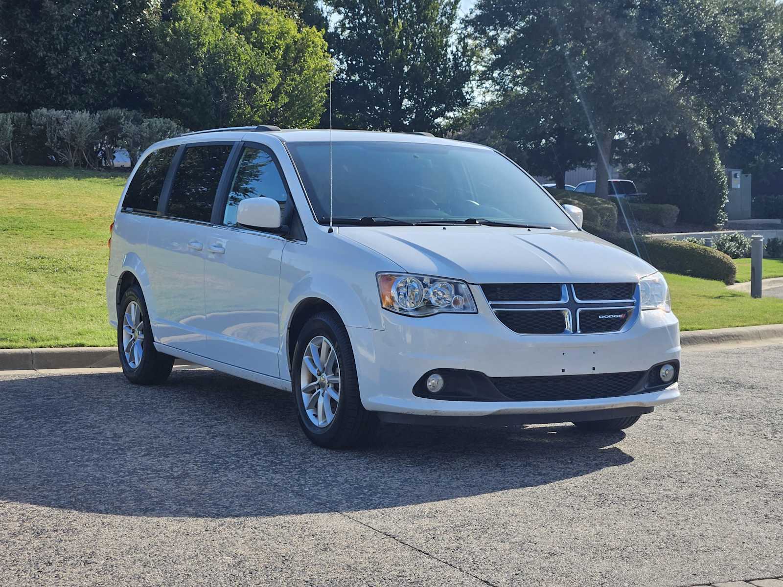 Used 2018 Dodge Grand Caravan SXT with VIN 2C4RDGCGXJR136205 for sale in Fort Worth, TX