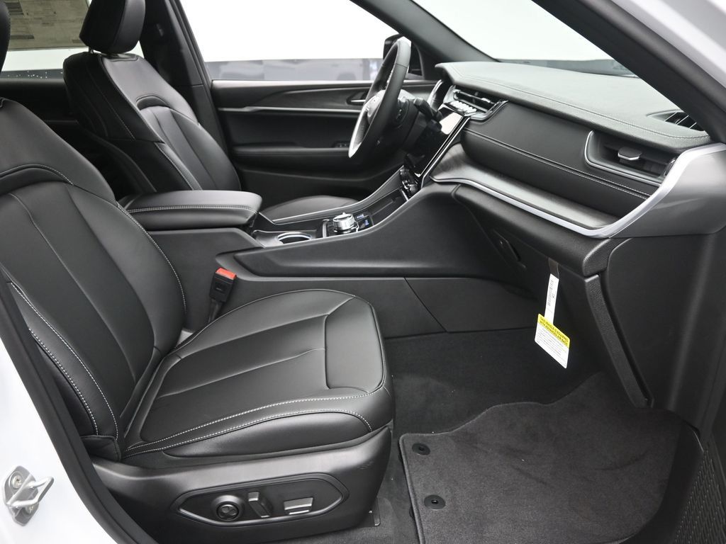 2025 Jeep Grand Cherokee L photo 5