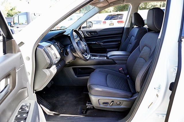 2023 Nissan Pathfinder SV photo 13